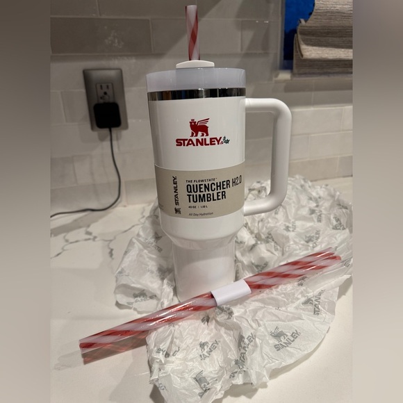 Stanley 40oz Mistletoe Twist Limited Edition - Picture 3 of 10